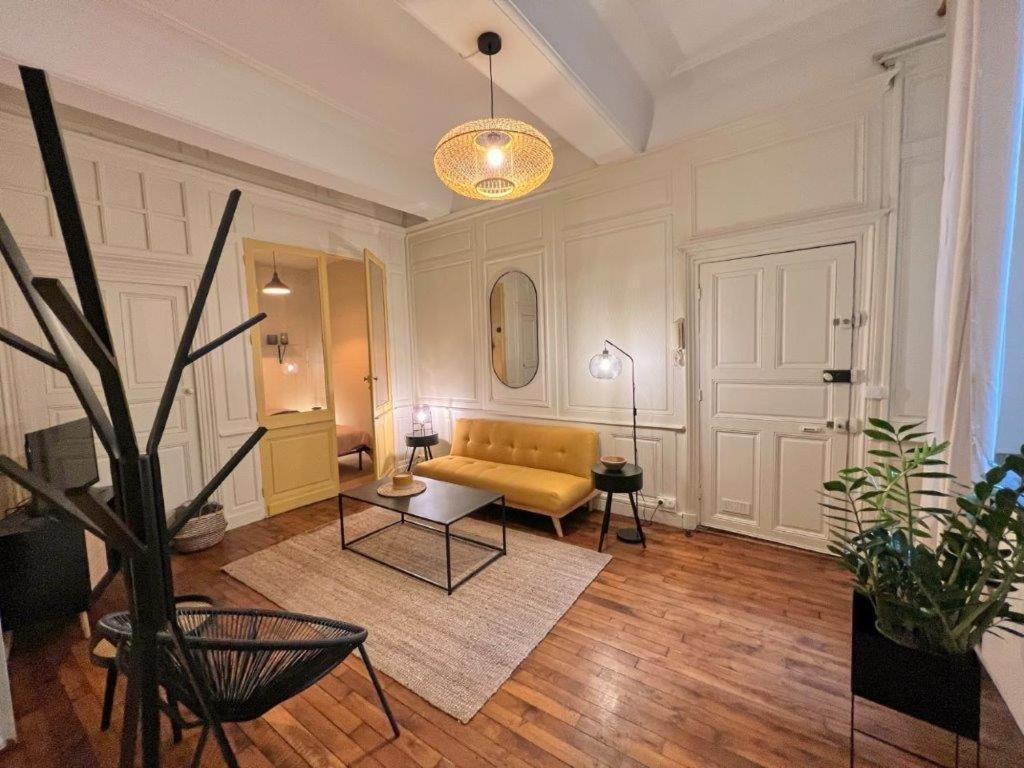 Le Boudoir De Clem Apartment ชาลง-ซูร์-ซอน ภายนอก รูปภาพ